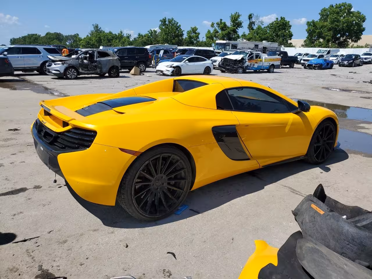 Vehicle photo 3